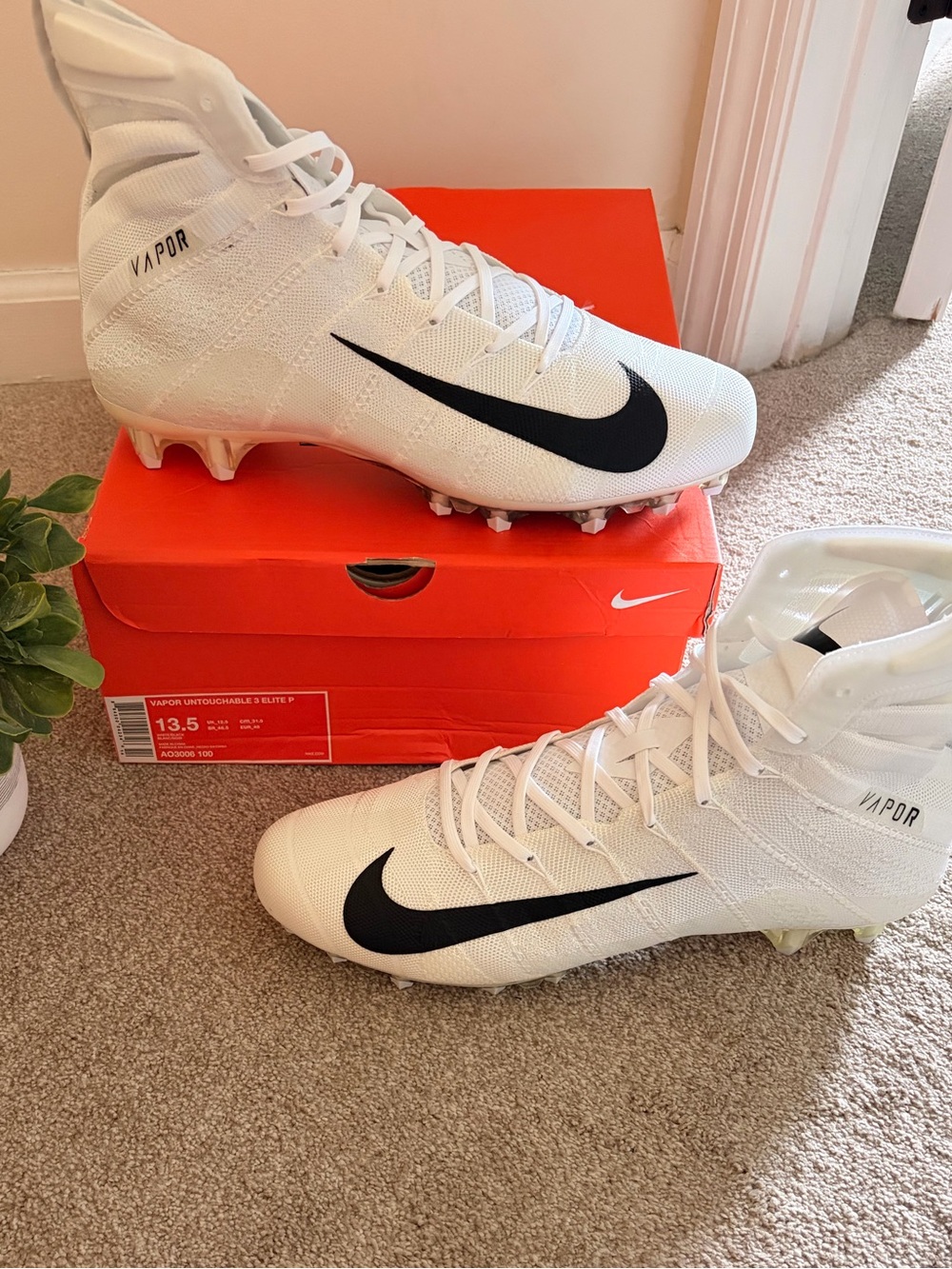 New! Nike Vapor Untouchable Elite size 13.5 cleats